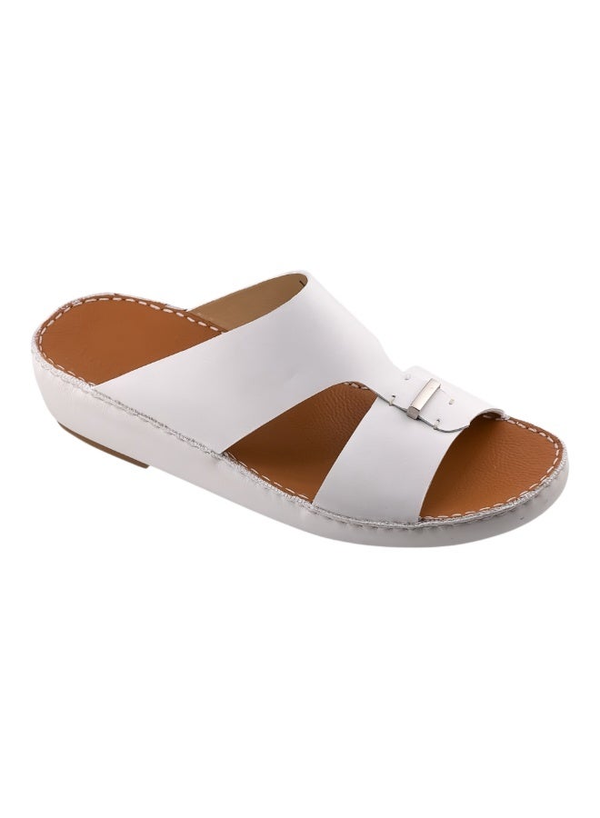 إيت صندل عربي يدوي الصنع للرجال من AET | شبشب رجالي خارجي | شبشب مفتوح الأصابع للاستخدام اليومي | جلد عربي أصلي ناعم بالكامل مع مشبك | تصميم جديد | نعل داخلي بلون بني فاتح | مريح وخفيف الوزن - Image 1