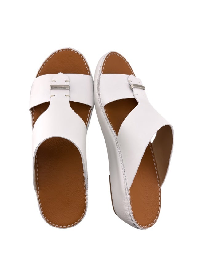 إيت صندل عربي يدوي الصنع للرجال من AET | شبشب رجالي خارجي | شبشب مفتوح الأصابع للاستخدام اليومي | جلد عربي أصلي ناعم بالكامل مع مشبك | تصميم جديد | نعل داخلي بلون بني فاتح | مريح وخفيف الوزن - Image 2