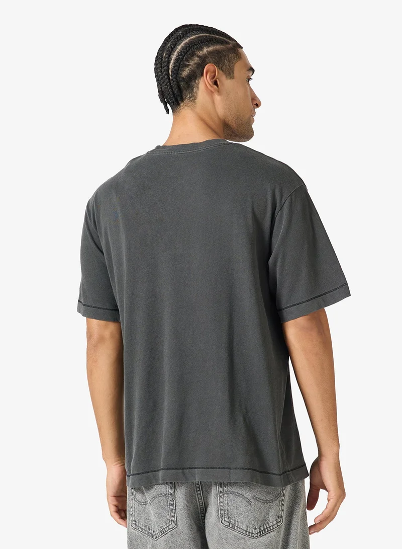 جاك اند جونز تيشيرت جيكوبولس بتصميم مصبوغ من الأمام بياقة مستديرة