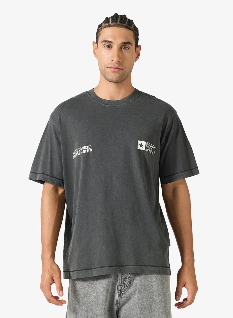 جاك اند جونز تيشيرت جيكوبولس بتصميم مصبوغ من الأمام بياقة مستديرة