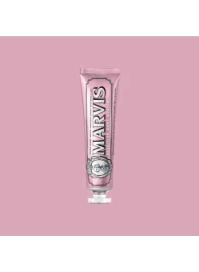 مارفيس معجون أسنان مارفيس أكواتيك مينت 85 مل - إضاءة وتنظيف الأسنان مع إيقاع المحيط الطازج+اللثة الحساسة معجون أسنان النعناع اللطيف، 75 مل، معجون أسنان ذو نكهة مثيرة يساعد على إزالة اللوحة وتقليل حساسية اللثة، طازجة دائمة+مارفيس معجون الأسنان بالنعناع القوي الكلاسيكي - 75 مل - Image 2