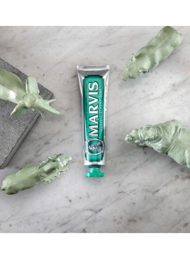 مارفيس معجون أسنان مارفيس أكواتيك مينت 85 مل - إضاءة وتنظيف الأسنان مع إيقاع المحيط الطازج+اللثة الحساسة معجون أسنان النعناع اللطيف، 75 مل، معجون أسنان ذو نكهة مثيرة يساعد على إزالة اللوحة وتقليل حساسية اللثة، طازجة دائمة+مارفيس معجون الأسنان بالنعناع القوي الكلاسيكي - 75 مل - Image 3