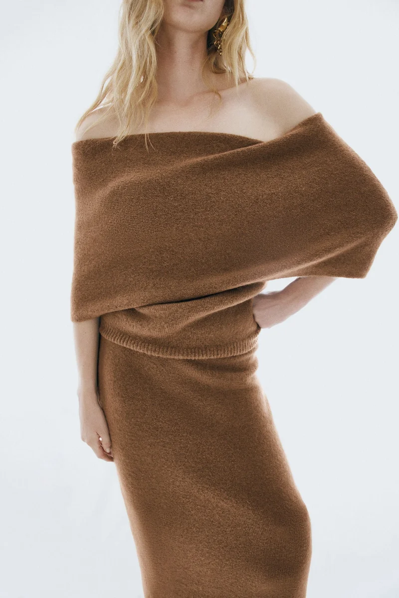 اتش اند ام بلوزة بكتف واحد محبوك بتصميم ناعم