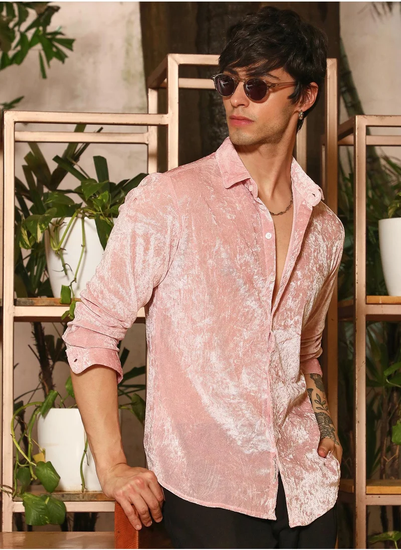 كامبوس سوترا Campus Sutra Men's Blush Pink Solid Velvet Shirt For Casual Wear | Spread Collar | Long Sleeve | Button Closure | Shirt Crafted With Comfort Fit For Everyday Wear
