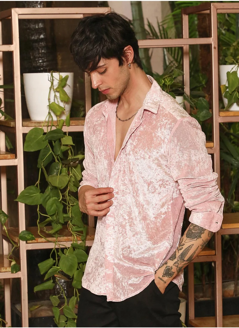 كامبوس سوترا Campus Sutra Men's Blush Pink Solid Velvet Shirt For Casual Wear | Spread Collar | Long Sleeve | Button Closure | Shirt Crafted With Comfort Fit For Everyday Wear