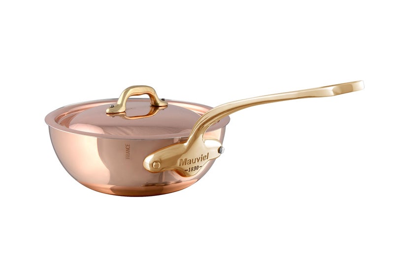مقلاة شيف من النحاس المصقول والفولاذ المقاوم للصدأ من ماوفييل MHeritage 150 B بسماكة 15 مم مع غطاء ومقبض نحاسي سعة 37 لتر مصنوعة في فرنسا