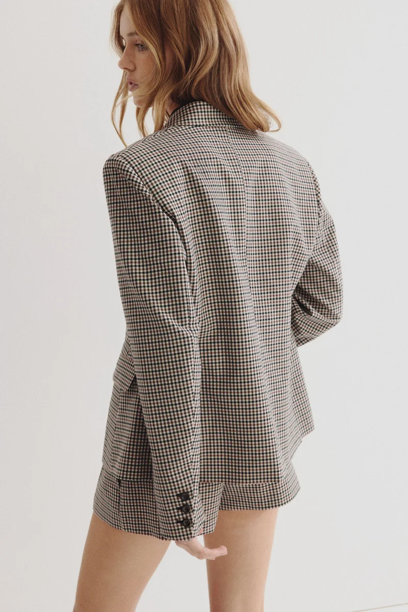 اتش اند ام بليزر بصف مفرد من الأزرار