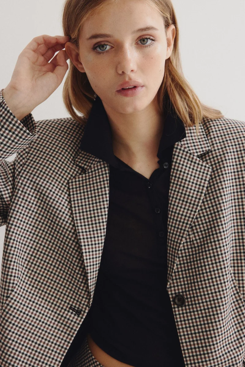 اتش اند ام بليزر بصف مفرد من الأزرار