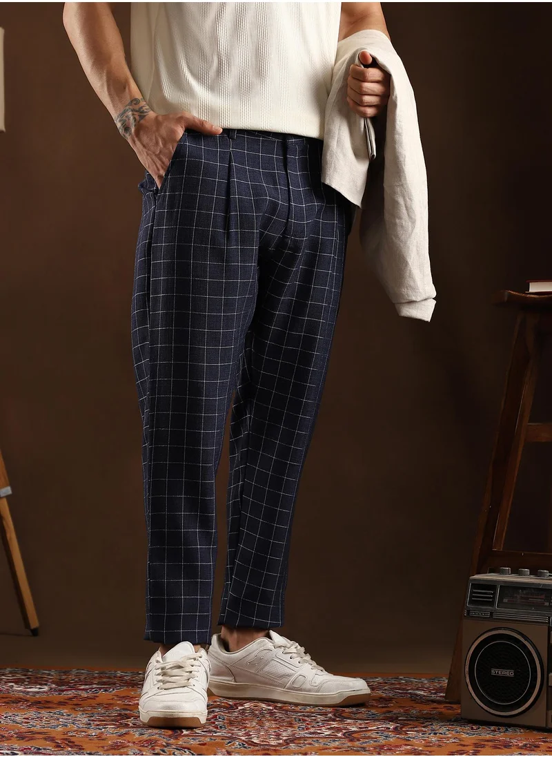 كامبوس سوترا Campus Sutra Men's Navy Blue Graph Tailored Trousers For Casual Wear | Mid-Rise | Regular Fit | Button Closure | Trousers Crafted With Comfort Fit For Everyday Wear