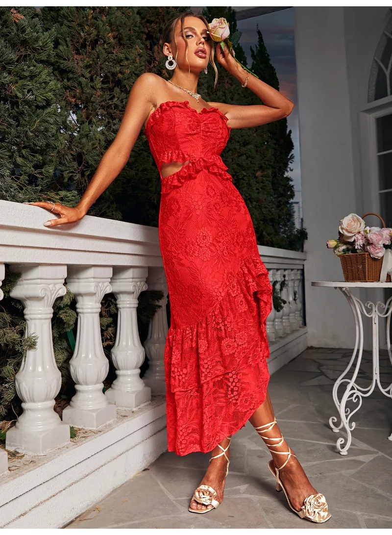 SIMPLEE A strapless red evening gown with a high slit