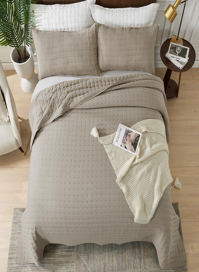 طقم لحاف SUCHBED، مقاس كينج، 3 قطع - غطاء سرير مبطن 106 بوصة × 96 بوصة مع أغطية وسائد، غطاء سرير خفيف الوزن بلون الكاكي بتطريز متقاطع، ديكور سرير مناسب لجميع الفصول - Image 4