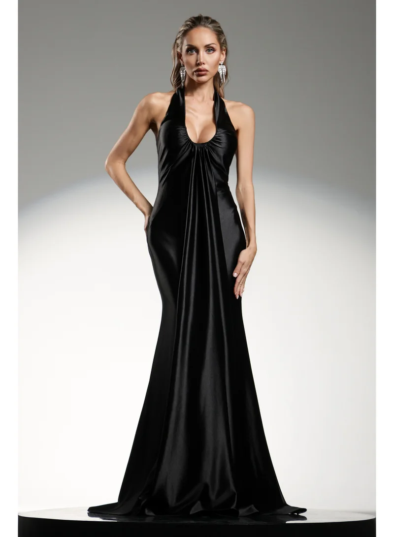 بيلا بارنيت فستان ماكسي بدون أكمام من قماش وايس هالتر مزين بشريط ومقاوم للتجاعيد