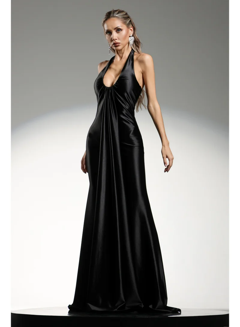 بيلا بارنيت فستان ماكسي بدون أكمام من قماش وايس هالتر مزين بشريط ومقاوم للتجاعيد