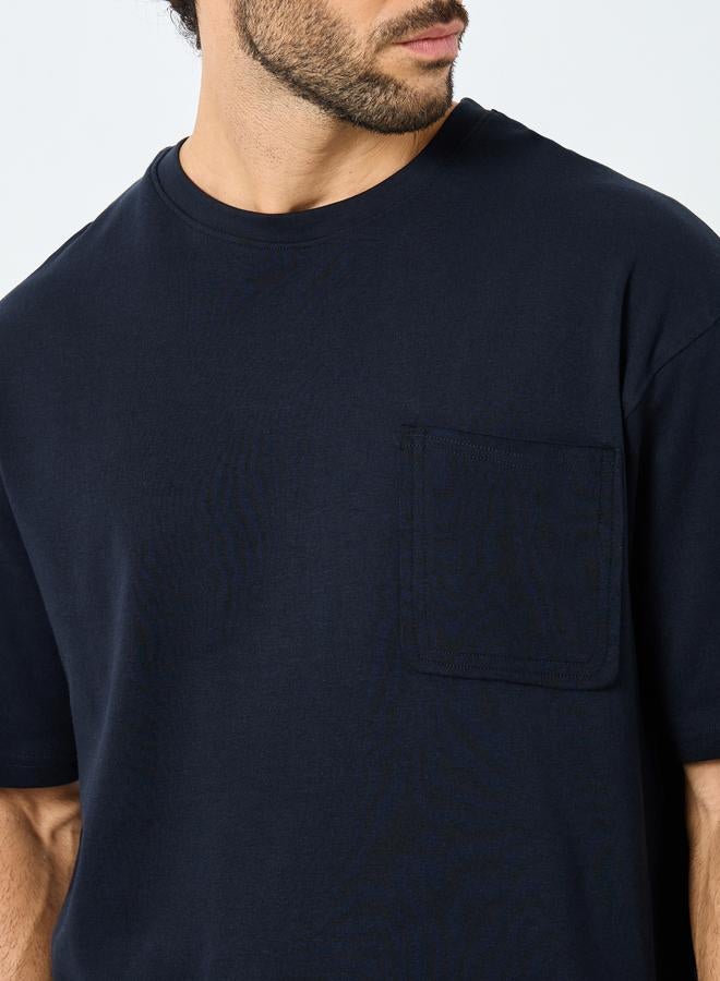 ستايلي تيشيرت فضفاض بتفاصيل جيوب - Image 4