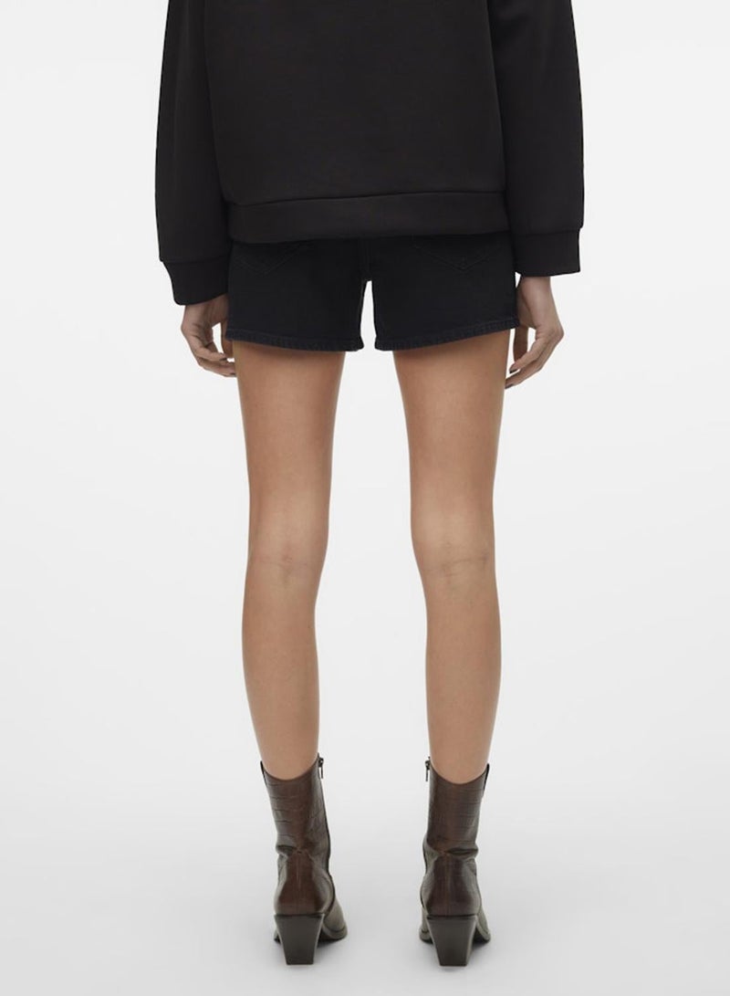 VERO MODA شورتات دنيم قصيرة من فمتس السيد - Image 3