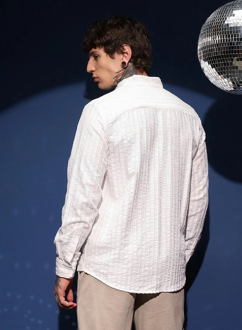 Campus Sutra Campus Sutra Men's Daisy White Edge-Lined Half-Placket Shirt For Casual Wear | Spread Collar | Long Cuffed Sleeves | Half-Button Closure | Shirt Crafted With Comfort Fit For Everyday Wear