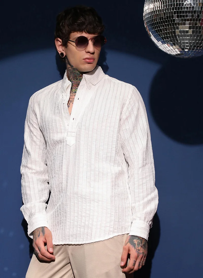 Campus Sutra Campus Sutra Men's Daisy White Edge-Lined Half-Placket Shirt For Casual Wear | Spread Collar | Long Cuffed Sleeves | Half-Button Closure | Shirt Crafted With Comfort Fit For Everyday Wear