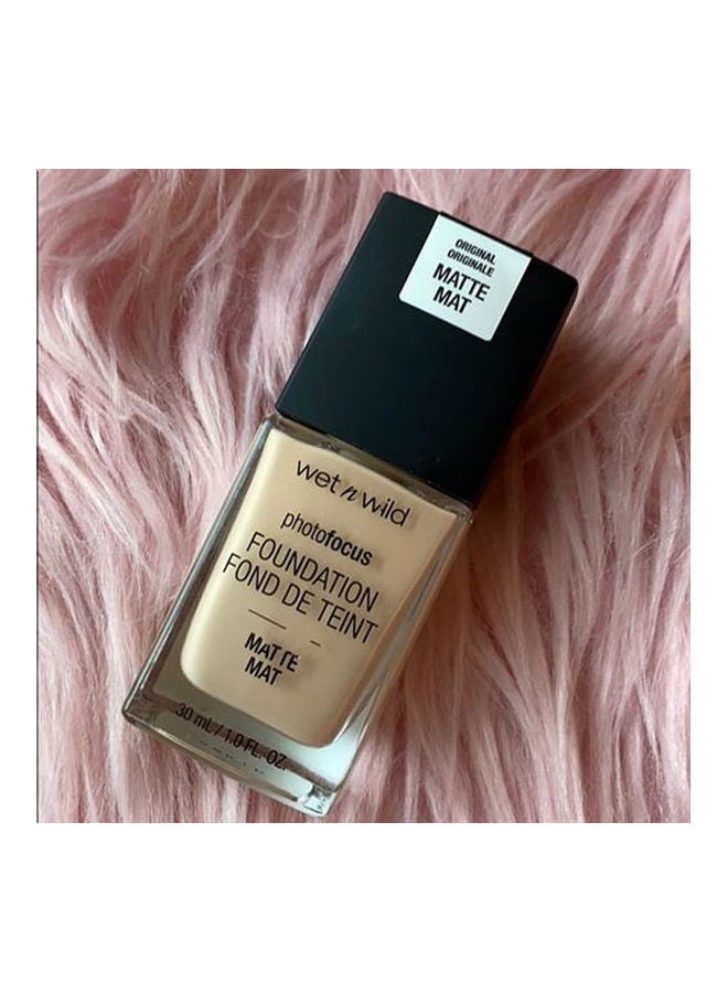 Wet N Wild Photo Foucs Matte Foundation Classic Beige - Image 1