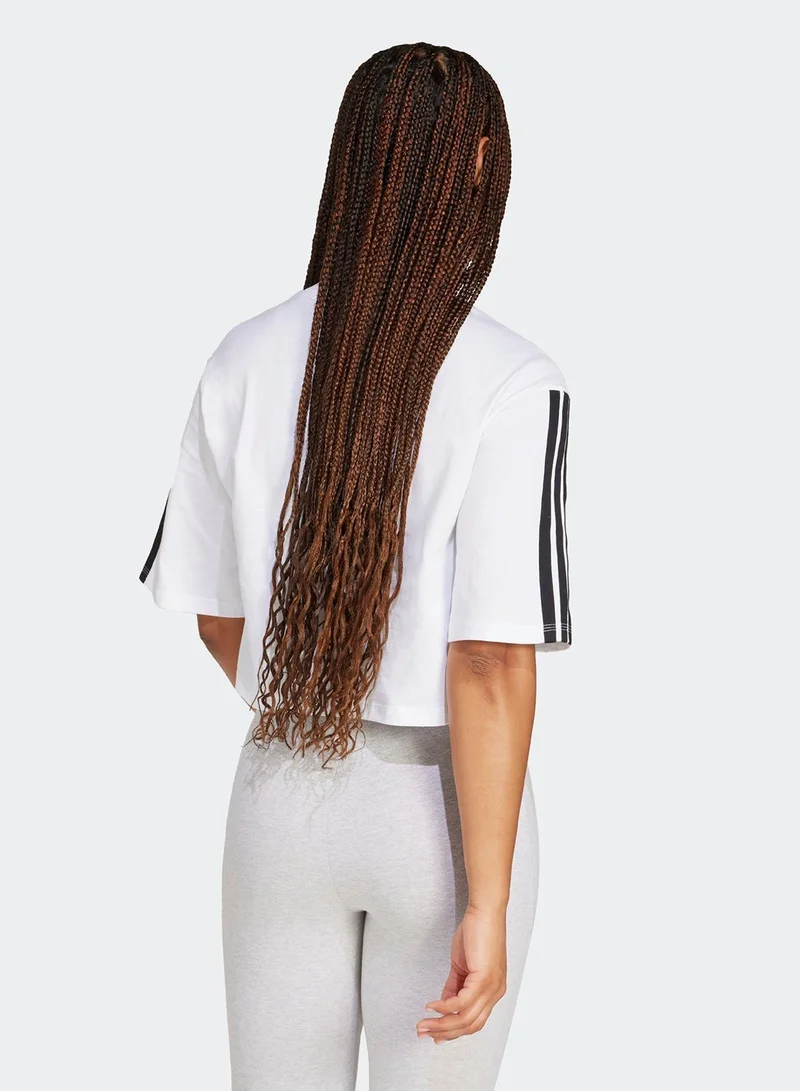 اديداس تيشيرت أساسي بثلاث خطوط فضفاض
