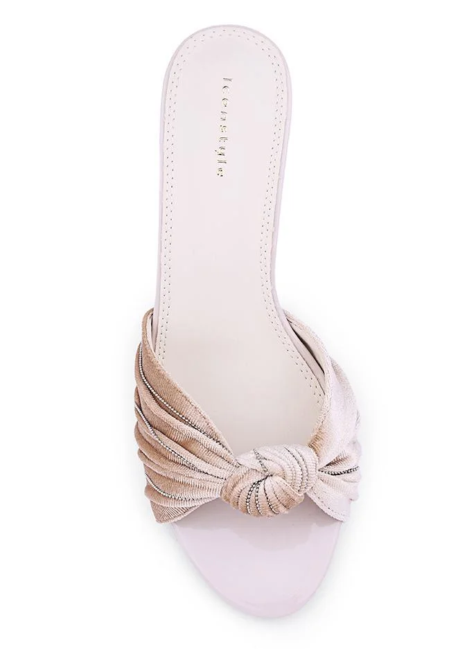 أيقون كعب مفتوح مطرز