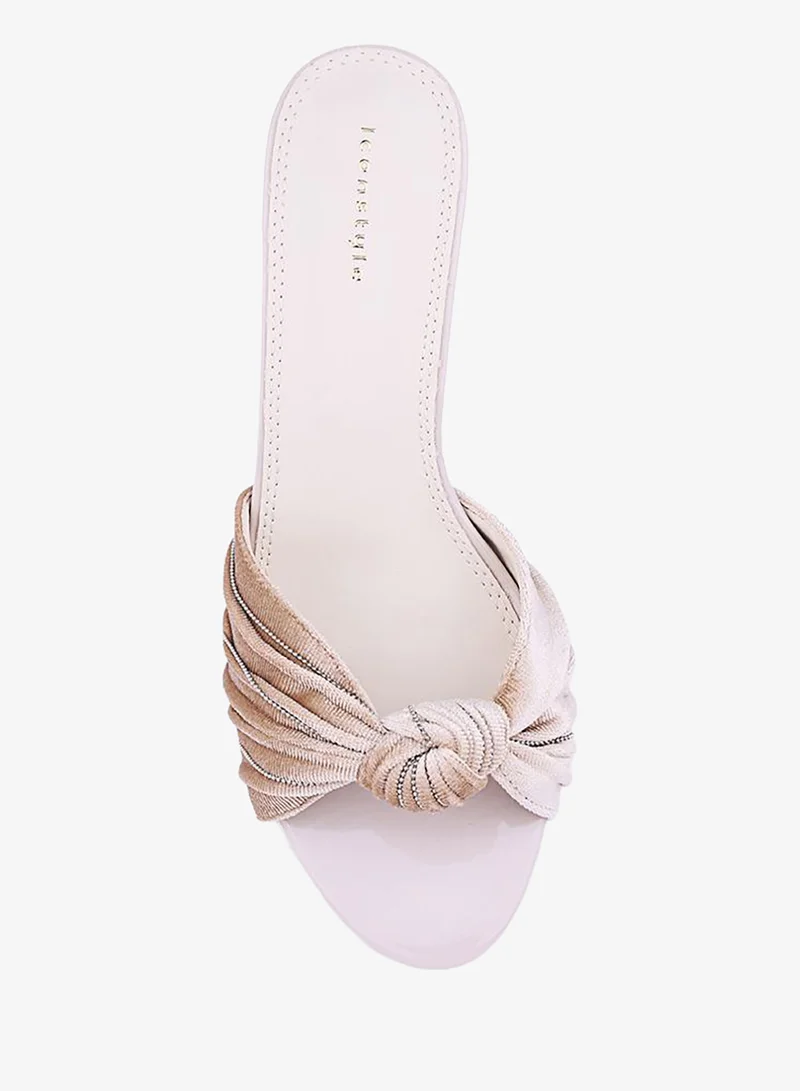 أيقون كعب مفتوح مطرز