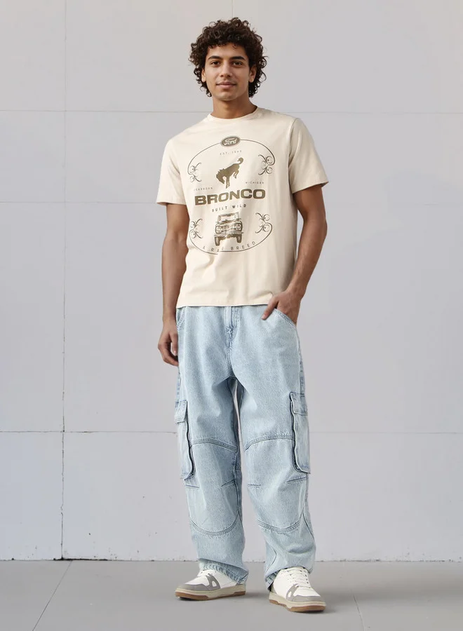 اس بي كاركترز تيشيرت فورد بطبعة ورقبة دائرية