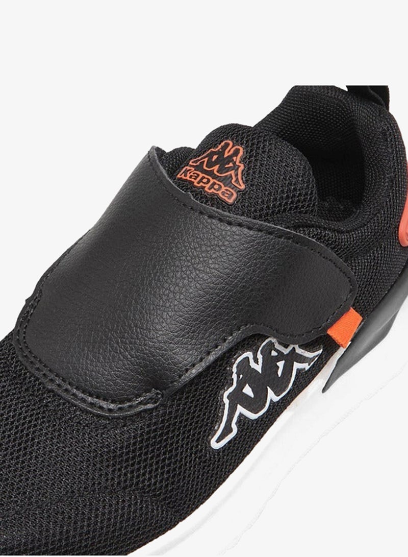 كابا حذاء رياضي للأولاد بتفاصيل شعار وإغلاق بشريط لاصق - Image 4