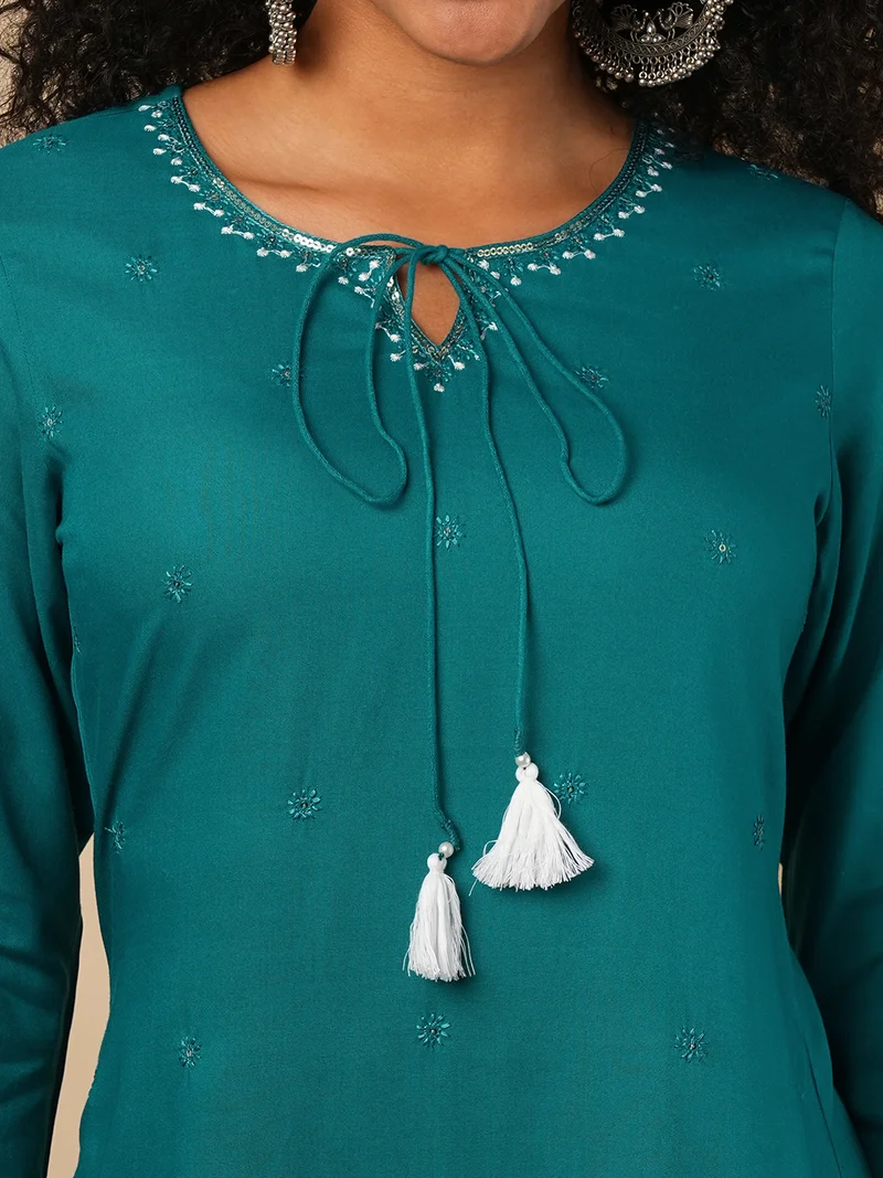 globus Women Embellished Tie-Up Round Neck Tunic
