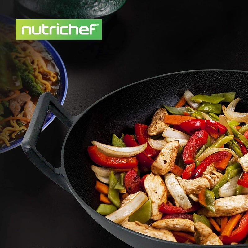 NutriChef مقلاة حديد زهر مع غطاء خشبي - مقلاة صينية مُتبلة مسبقًا للقلي، متوافقة مع عدة أنواع من المواقد بما في ذلك الحث، سعة كبيرة 5.8 لتر، قطر 12 بوصة - Image 4