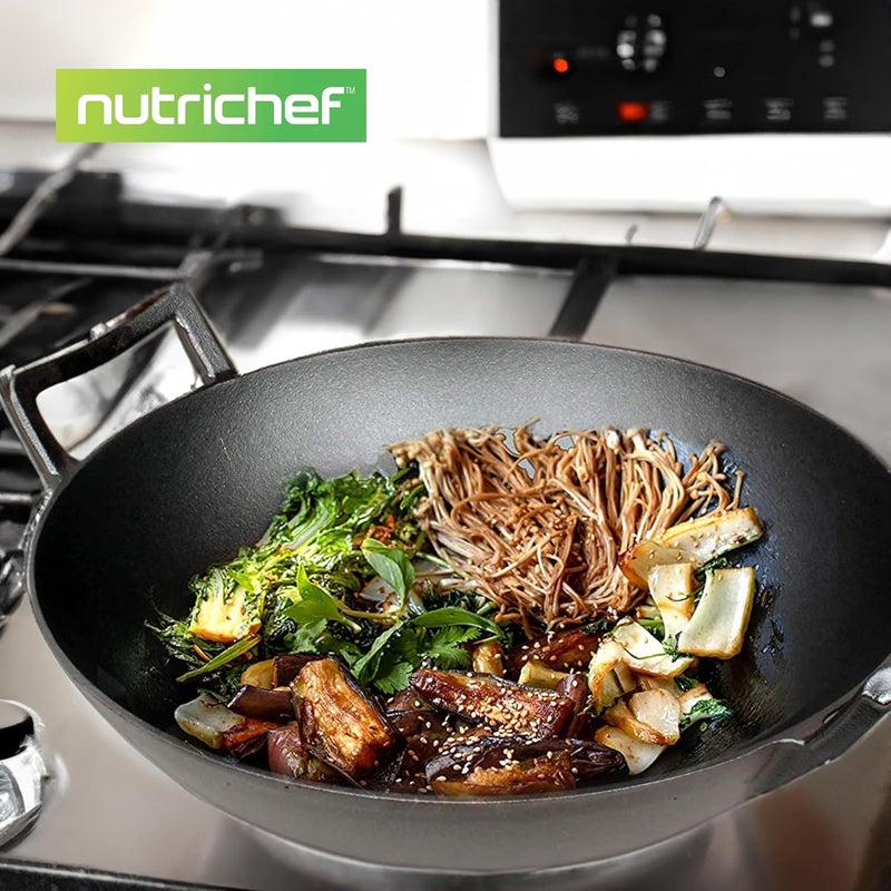 NutriChef مقلاة حديد زهر مع غطاء خشبي - مقلاة صينية مُتبلة مسبقًا للقلي، متوافقة مع عدة أنواع من المواقد بما في ذلك الحث، سعة كبيرة 5.8 لتر، قطر 12 بوصة - Image 5