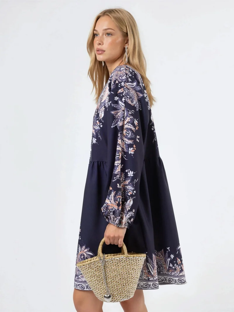 جينيفر Belted Mini Dress with V-Neck in Paisley
