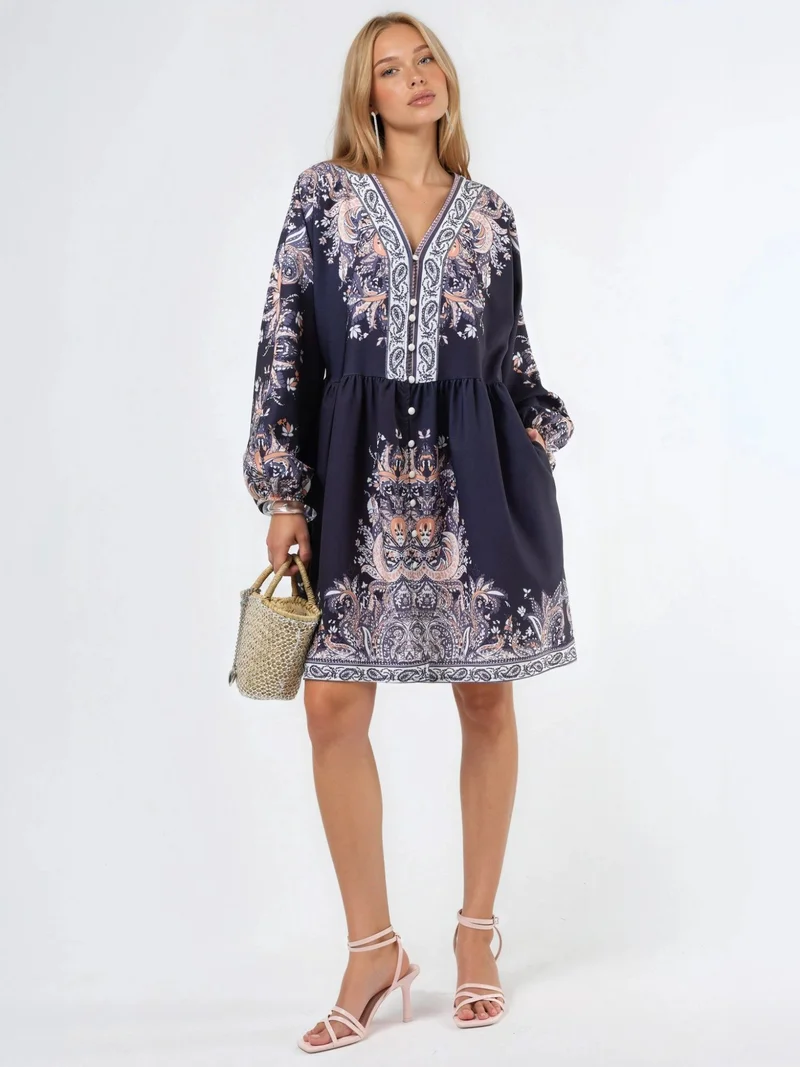 جينيفر Belted Mini Dress with V-Neck in Paisley