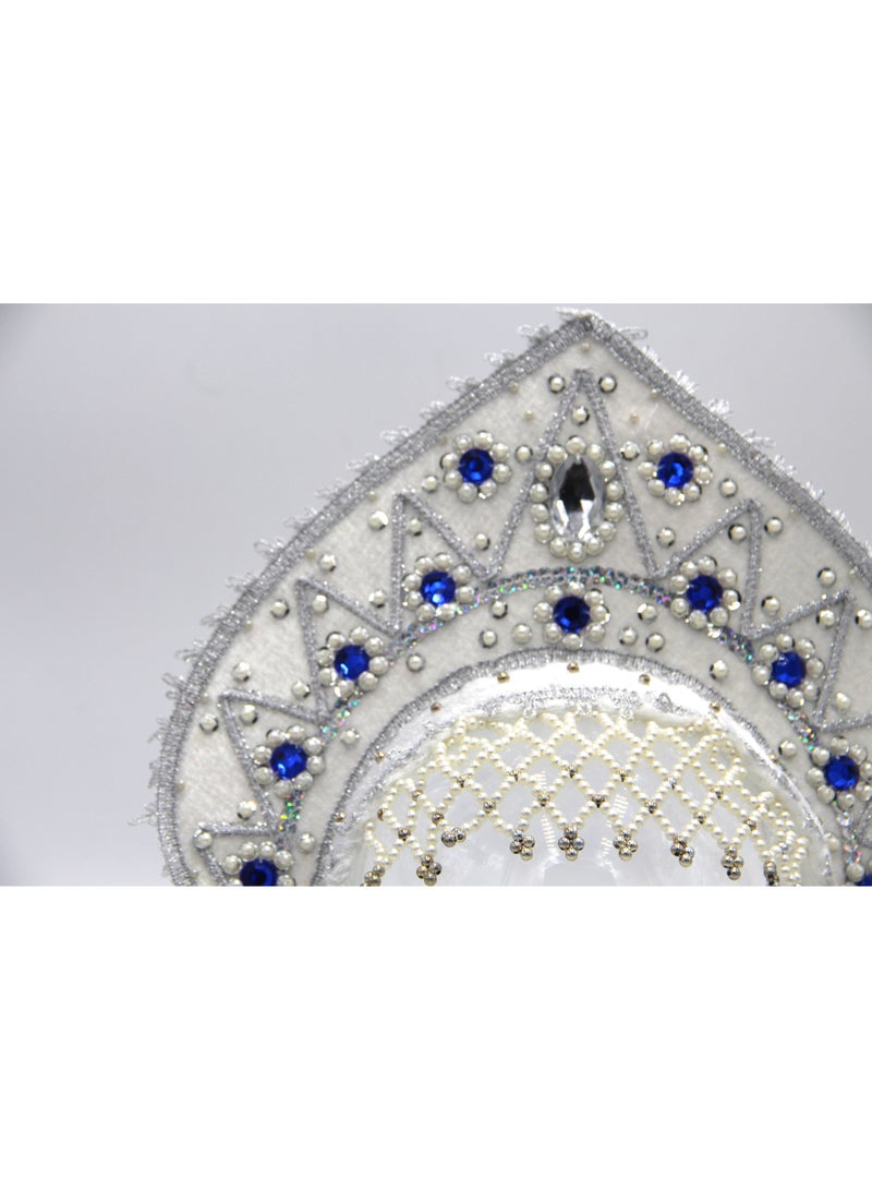 D'Daniela دي دانييلا - غطاء رأس تقليدي نسائي كوكوشنيك - أبيض مع أحجار زرقاء وبيضاء - Image 3