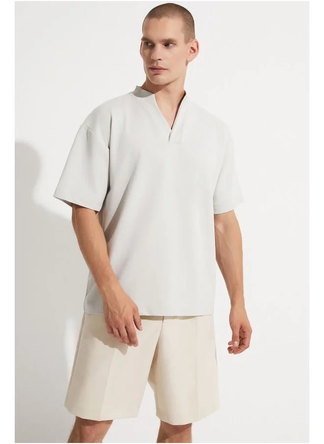 جون June Men Oversize Pattern V-Neck Tshirt Khaki