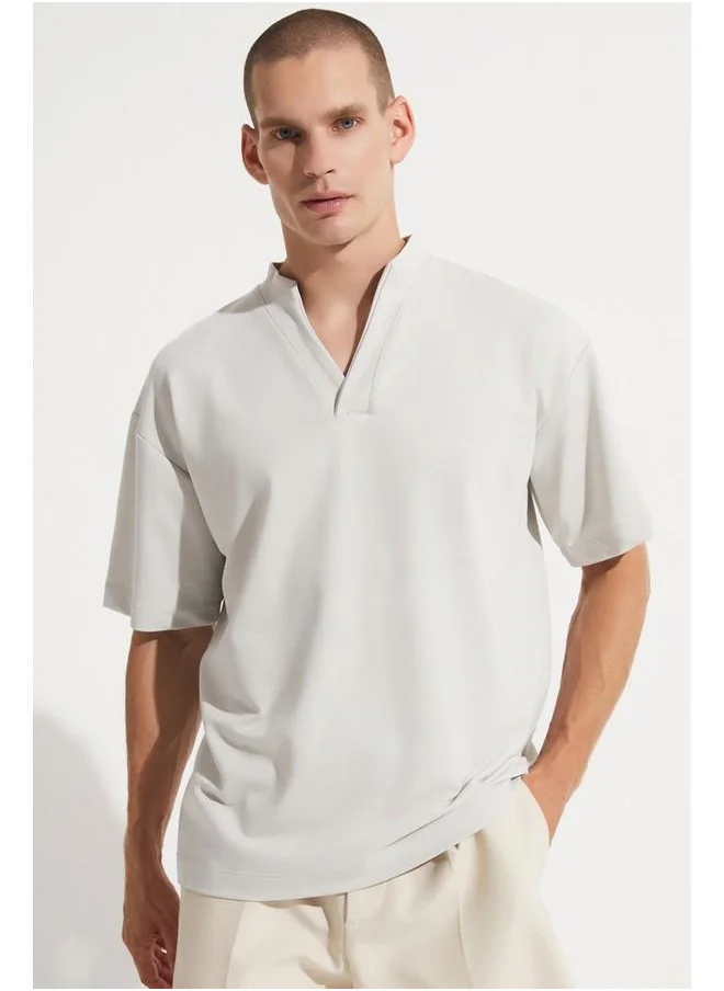 جون June Men Oversize Pattern V-Neck Tshirt Khaki