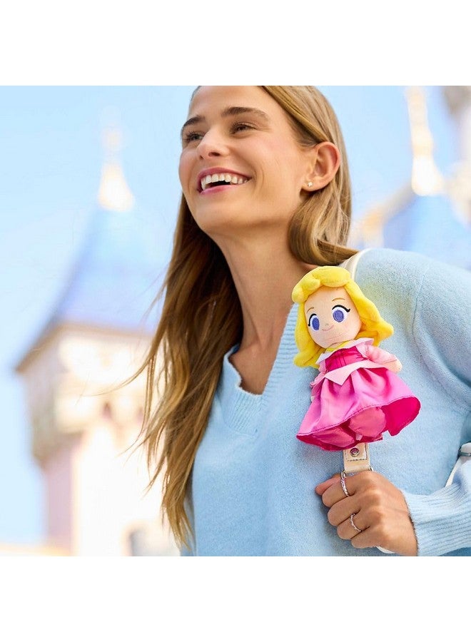 Disney store ديسني ستور ليلو نوي موص دمية محشوة رسمية - محشوة ناعمة مع ميزات مطرزة، يدين قابلة للتشكيل ورأس دوار، يدي مغناطيسية للإمساك، 6 بوصات، ارتدي ملابس نوي موص - Image 5