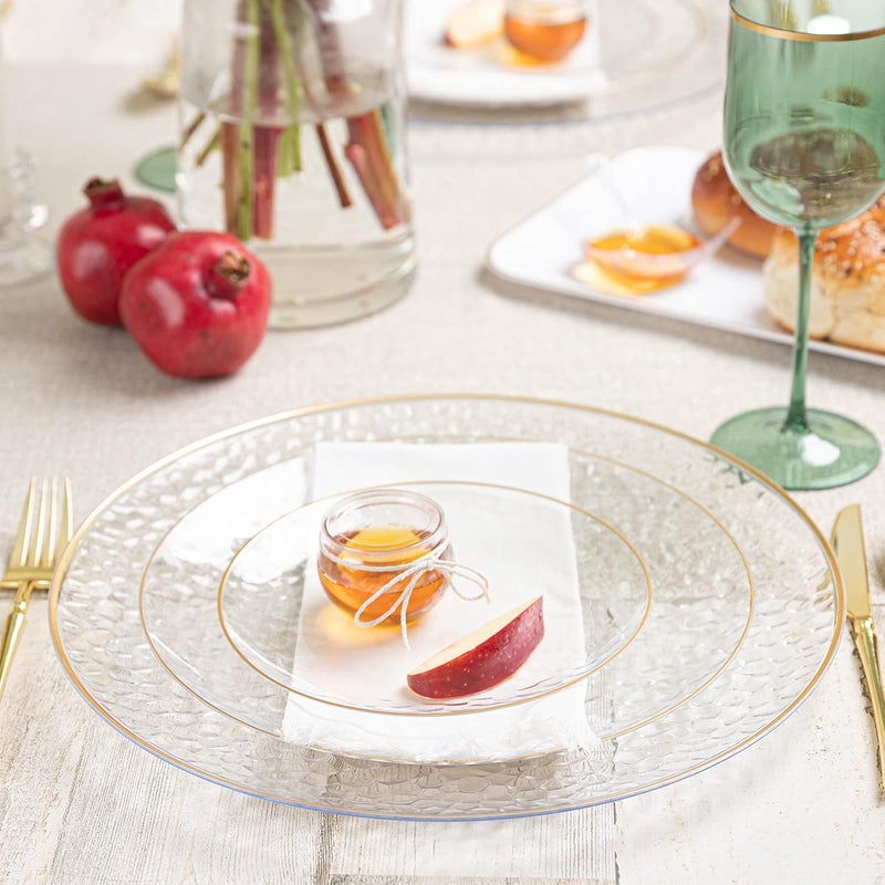 PLASTICPRO 30 Pack Hammered Plastic Plates Heavyweight Disposable Plastic Plates Elegant Clear Hammered Rim Platsic Party Dishes (Hammered Clear With Gold Rim, 10'' INCH PLATES) - Image 3