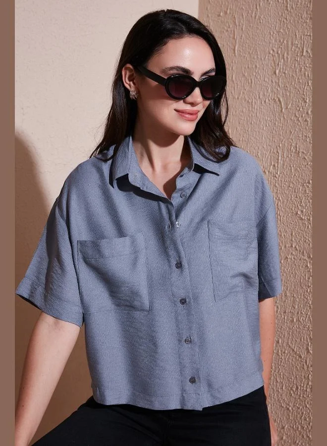 ليلا قميص نسائي بأكمام قصيرة وتفاصيل جيوب مقاس عادي ليلى