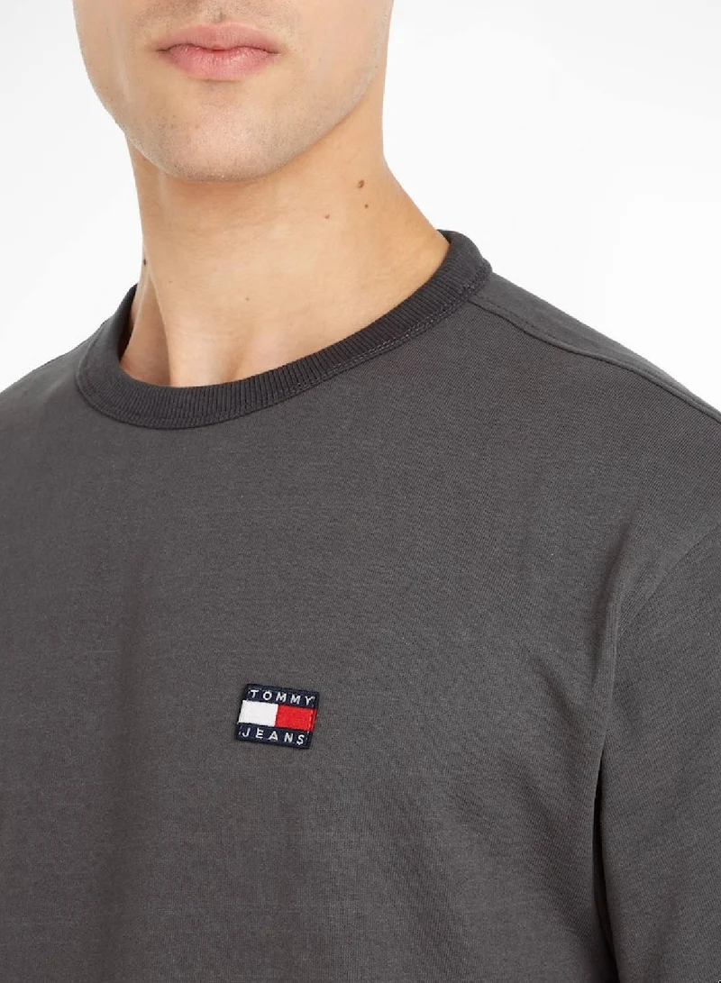 TOMMY JEANS Badge Classic Fit T-Shirt