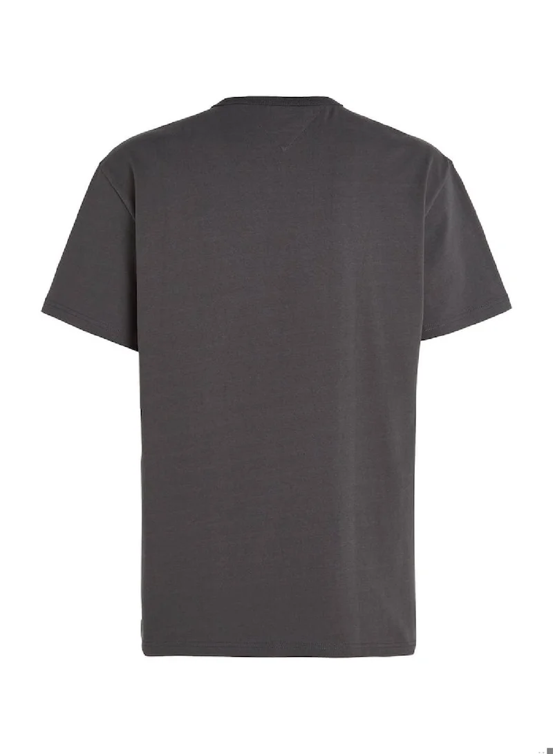 TOMMY JEANS Badge Classic Fit T-Shirt