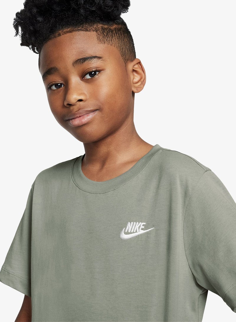 Nike Youth Nsw Futura T-Shirt - Image 3