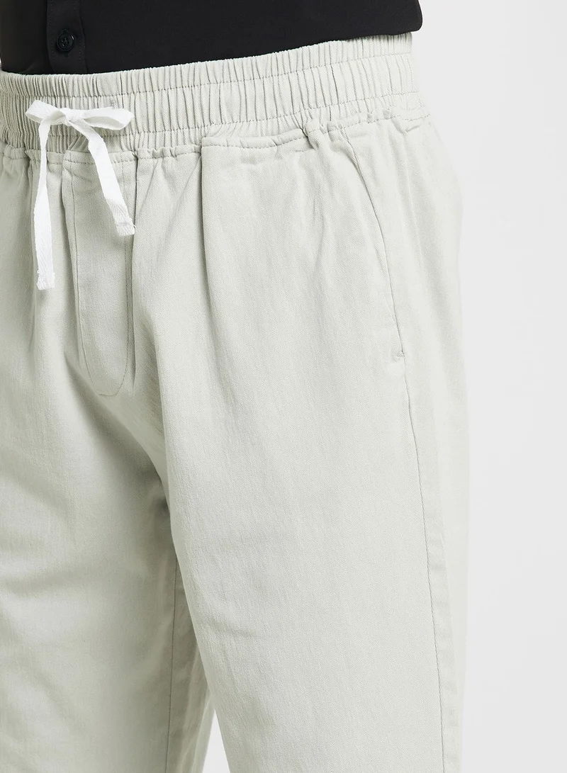 توماس سكوت Thomas Scott Men Mid-Rise Slim Fit Shorts