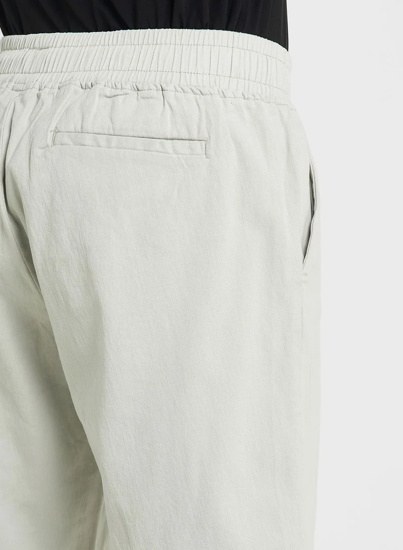 توماس سكوت Thomas Scott Men Mid-Rise Slim Fit Shorts