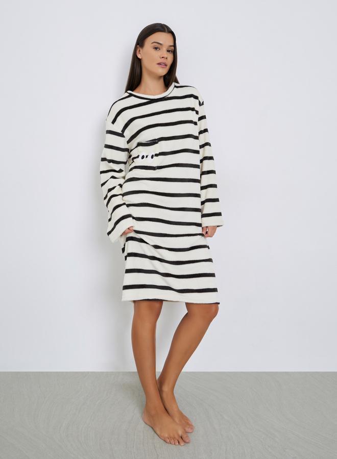 ستايلي قميص نوم بتفاصيل مُطرّزة مع جيب - Image 1