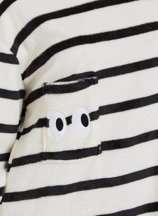 ستايلي قميص نوم بتفاصيل مُطرّزة مع جيب - Image 3