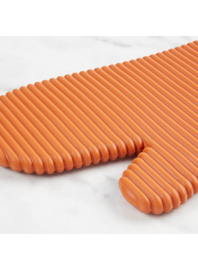 KitchenAid Ribbed Soft Silicone Oven Mitt 2-Pack Set, Honey, 7.5"x13" - Image 4