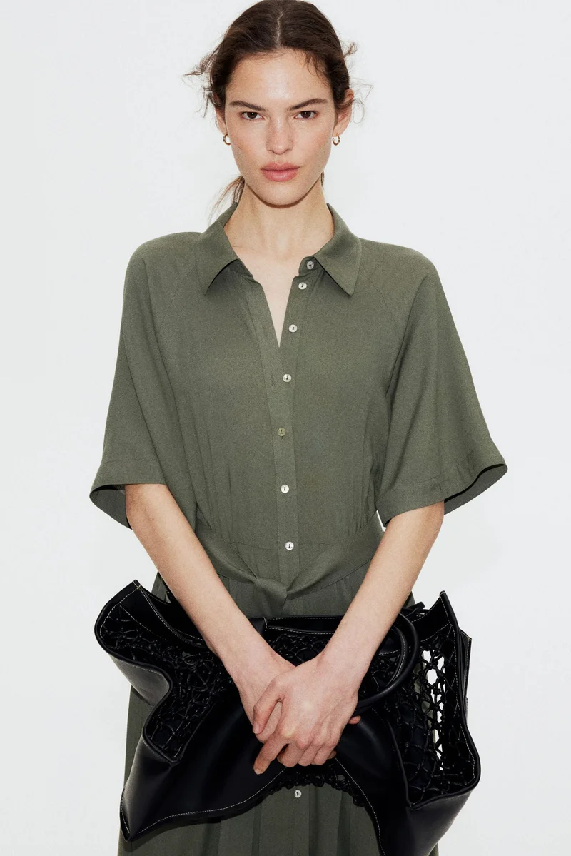 اتش اند ام فستان بتصميم قميص مع حزام بعقدة