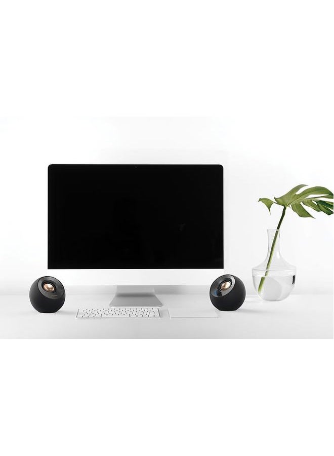 Creative بيبل V2 - مكبرات صوت مكتبية بسيطة تعمل بالطاقة USB-C 2.0 مدخل AUX 3.5 مم حتى 8 واط RMS للكمبيوترات واللابتوبات محول نوع A متضمن وكابل مطول (أسود) - Image 2