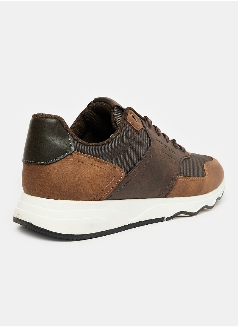 Low Top Sneaker
