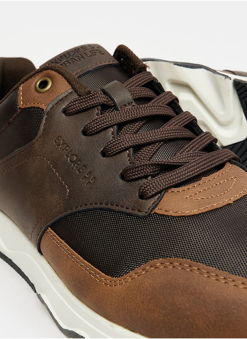 Low Top Sneaker